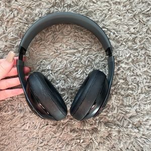 Wireless beats headphones